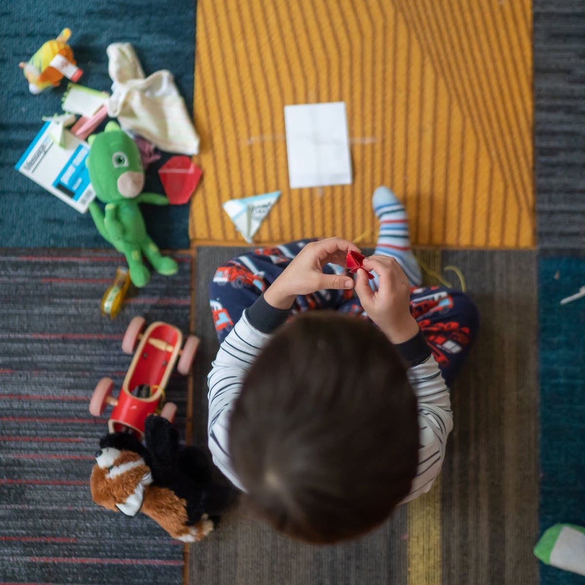 Child playing overhead picture