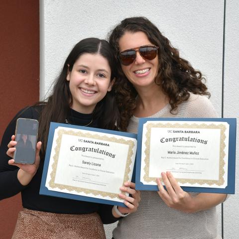 María Jiménez Muñoz (on the phone screen), Sarely Licona, and Dr. Miya Barnett 