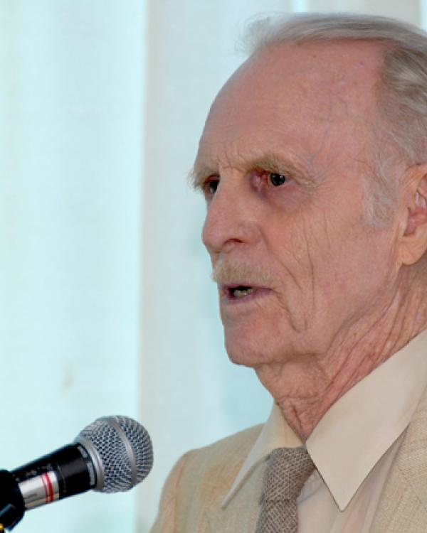 R. Murray Thomas